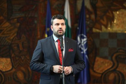 Министърът на външните работи, г-н Георг Георгиев, връчи сертификатите на стажант-аташетата от випуск 2025 "д-р Георги Вълкович", успешно завършили XIX обучителен курс по дипломация на Дипломатическия институт